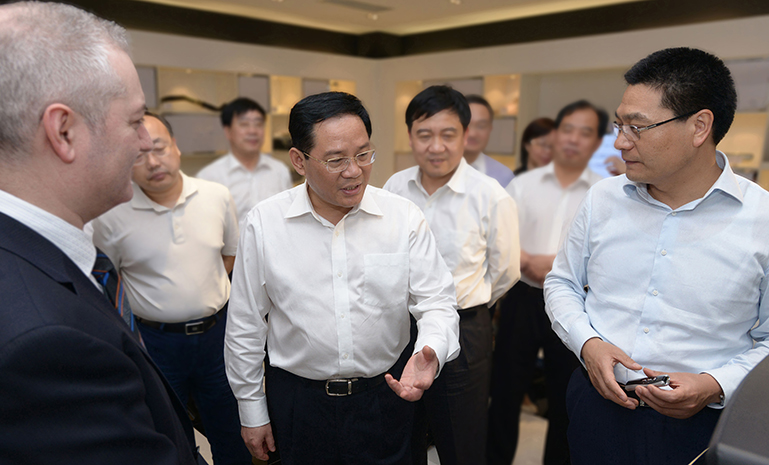 166987778373459596D9.jpg 20130607 浙江省长李强视察均胜集团(20221025) 官网使用.jpg